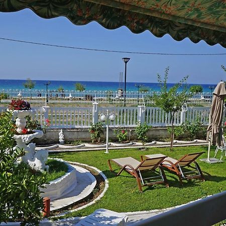 Villa Fofo - Beautiful Sea Front Villa With 650M2 Garden Nea Kallikrateia Exteriör bild