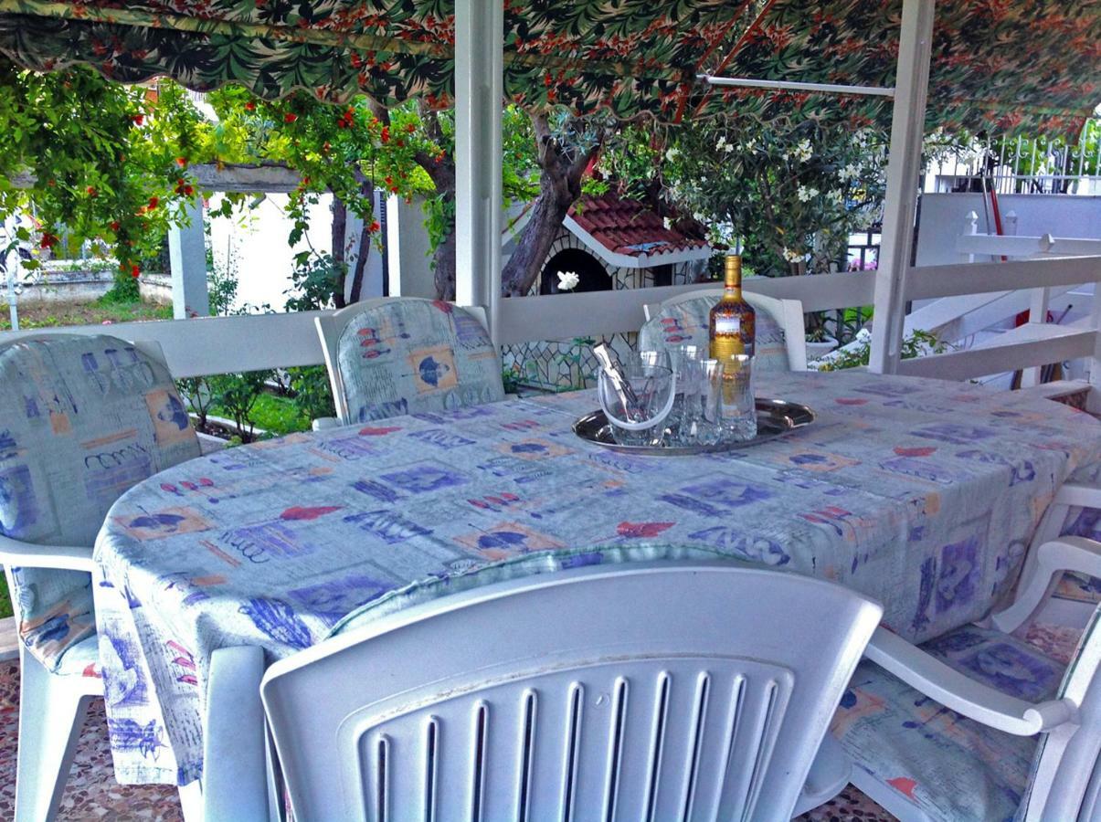 Villa Fofo - Beautiful Sea Front Villa With 650M2 Garden Nea Kallikrateia Exteriör bild