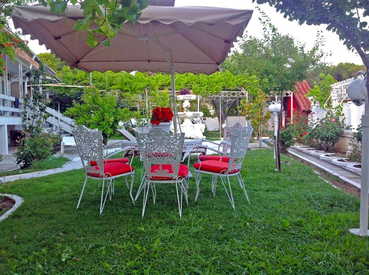 Villa Fofo - Beautiful Sea Front Villa With 650M2 Garden Nea Kallikrateia Exteriör bild