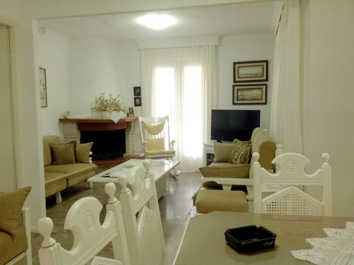 Villa Fofo - Beautiful Sea Front Villa With 650M2 Garden Nea Kallikrateia Exteriör bild
