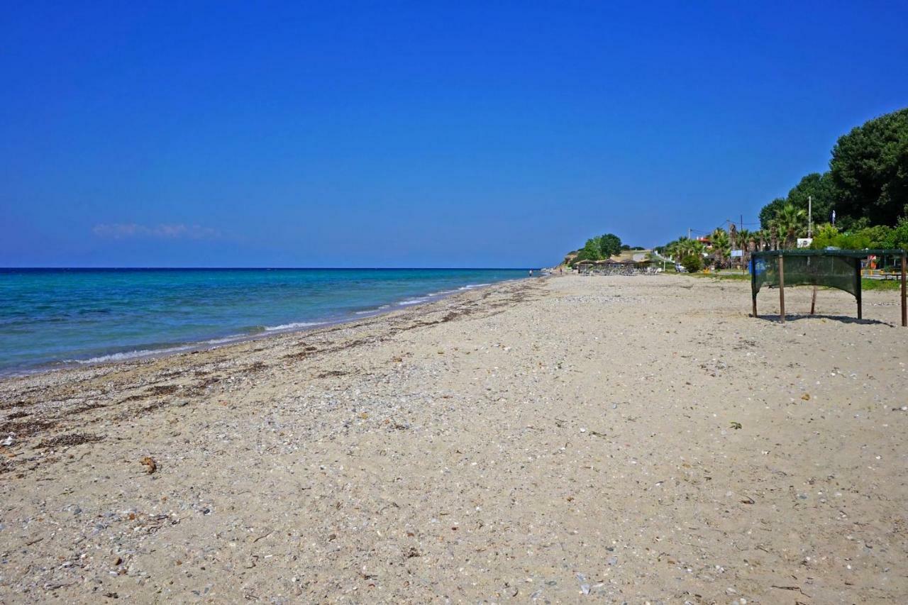 Villa Fofo - Beautiful Sea Front Villa With 650M2 Garden Nea Kallikrateia Exteriör bild