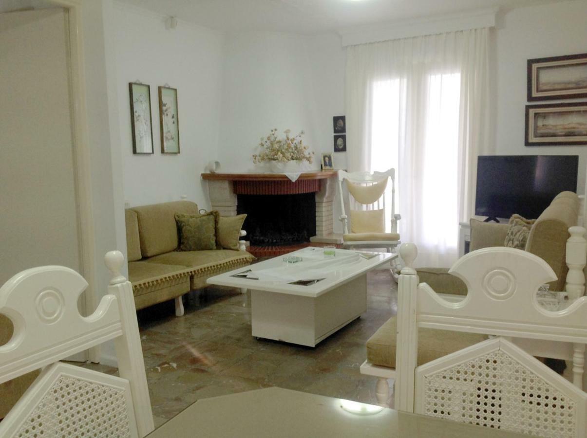 Villa Fofo - Beautiful Sea Front Villa With 650M2 Garden Nea Kallikrateia Exteriör bild