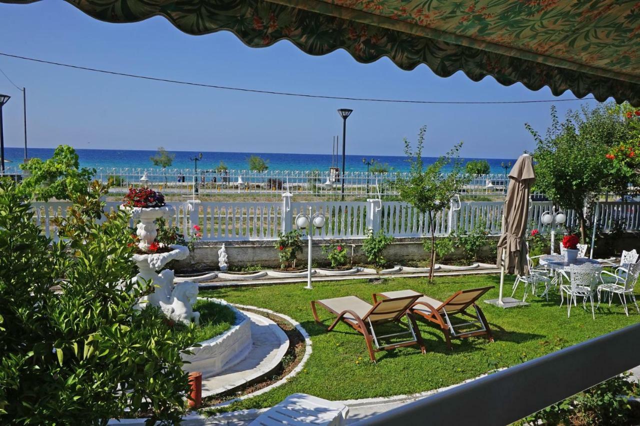 Villa Fofo - Beautiful Sea Front Villa With 650M2 Garden Nea Kallikrateia Exteriör bild